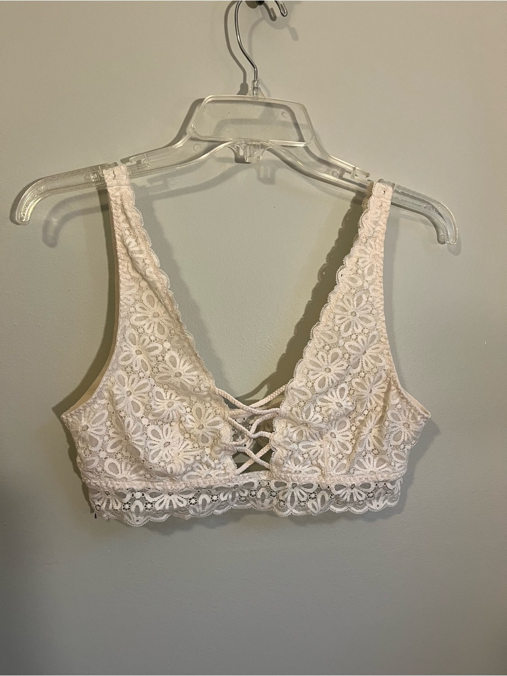 VICTORIA’S SECRET Cream Floral Lace Bralette with Lace Up Accent